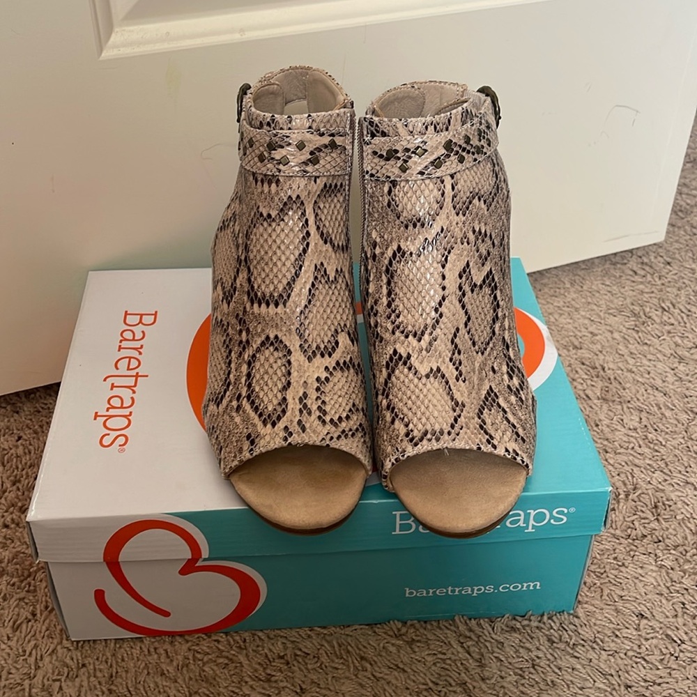 Bare traps open toe snake skin shoes